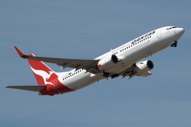 Boeing 737-800 (VH-VXA) - Heading skywards off runway 23. Thursday 4th April 2013.