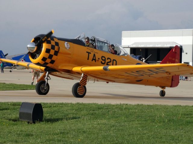 North American T-6 Texan (N55720)