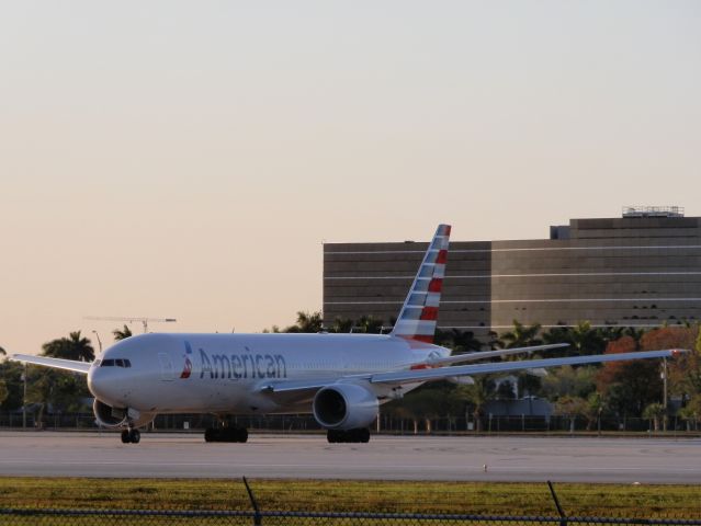 Boeing 777-200 (N781AN)