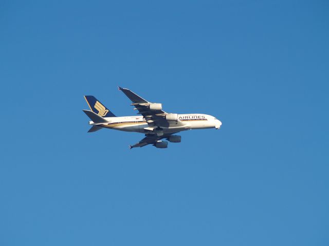 Airbus A380-800 (SIA25) - von meinem Balkon der Landeanflug SIA25 in FRA.  03.02.2012 Landerichtung 07