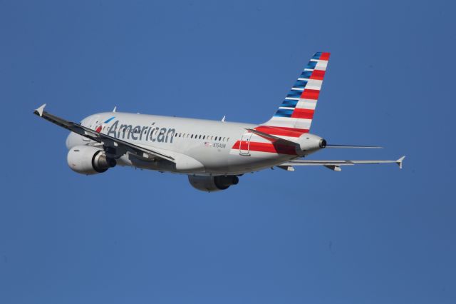 Airbus A319 (N754UW)