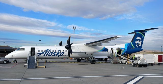 de Havilland Dash 8-400 (N447QX)
