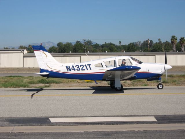 Piper Cherokee (N4321T) - TAXIING TO RWY 24