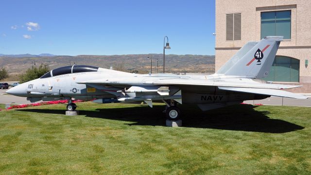 Grumman F-14 Tomcat (16-2592) - 1986 F-14A 162592, Ronald Reagan Presidential Library, Simi Valley (April 2010)