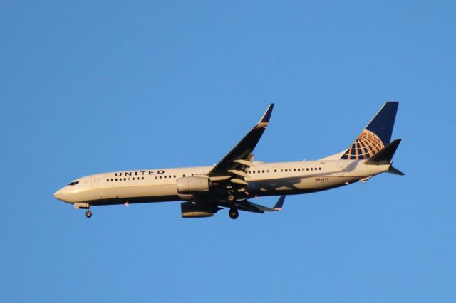 Boeing 737-900 (N36472)