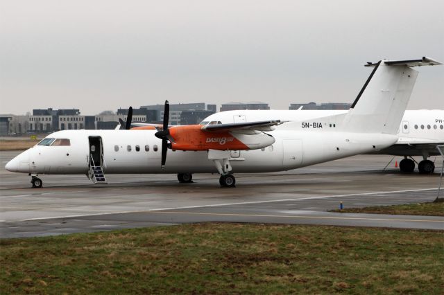 de Havilland Dash 8-300 (5N-BIA)