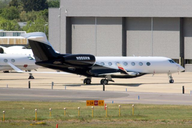 GULFSTREAM AEROSPACE G-7 Gulfstream G600 (N966RW) - Parked on the East Apron on 9-May-25 after arriving from KSBA.