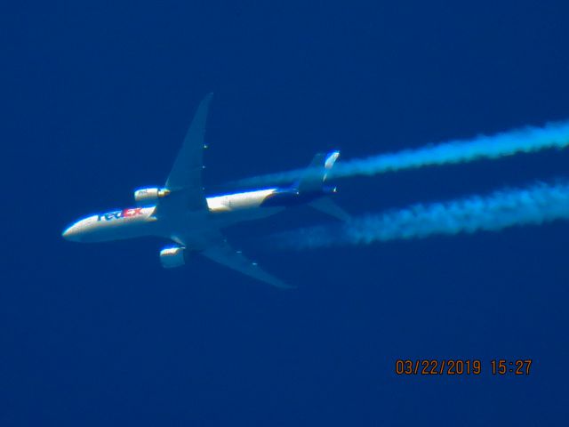 BOEING 777-200LR (N863FD)