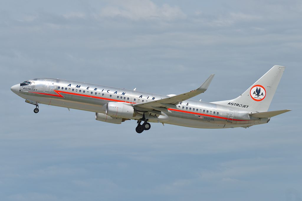 Boeing 737-800 (N905NN) - 07-16-24 23-R. Retrojet.