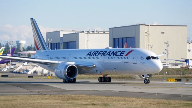 Boeing 787-9 Dreamliner (F-HRBD) - BOE333 taxis onto Rwy 16R for an RTO check on completion of a C1 flight on 11.6.17. (ln 630 / cn 42487).