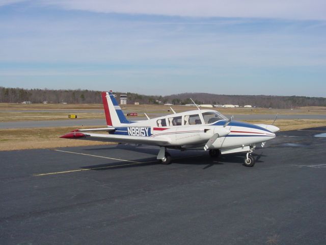 Piper PA-30 Twin Comanche (N8815Y)