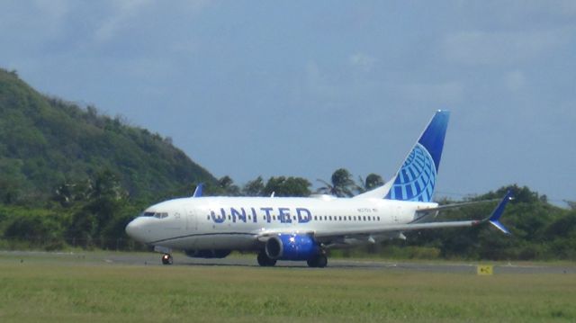 Boeing 737-700 (N13720)