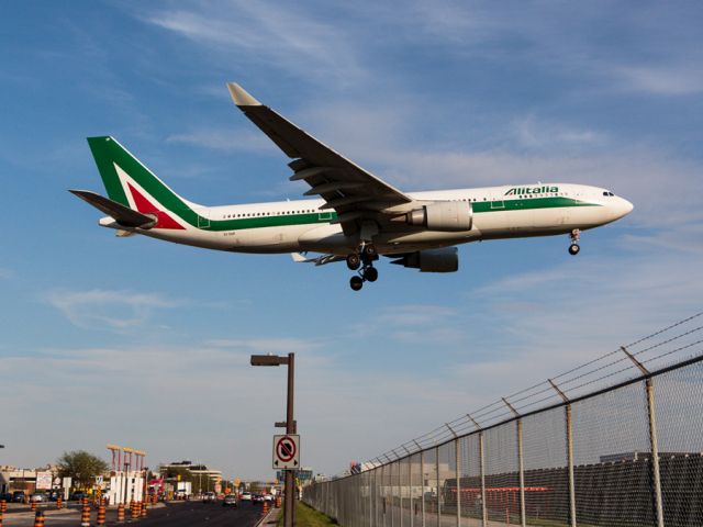 Airbus A330-200 (EI-DIP) - Amazing low approach check it out in Full Quality: a rel=nofollow href=http://www.airliners.net/open.file/2562537/L/http://www.airliners.net/open.file/2562537/L//a