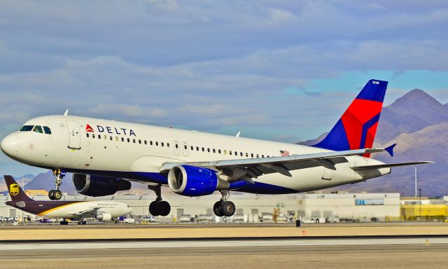 Airbus A320 (N340NW) - N340NW Delta Air Lines 1992 Airbus A320-212 C/N 372 -  Las Vegas - McCarran International (LAS / KLAS) USA - Nevada, December 02, 2011 Photo: Tomás Del Coro