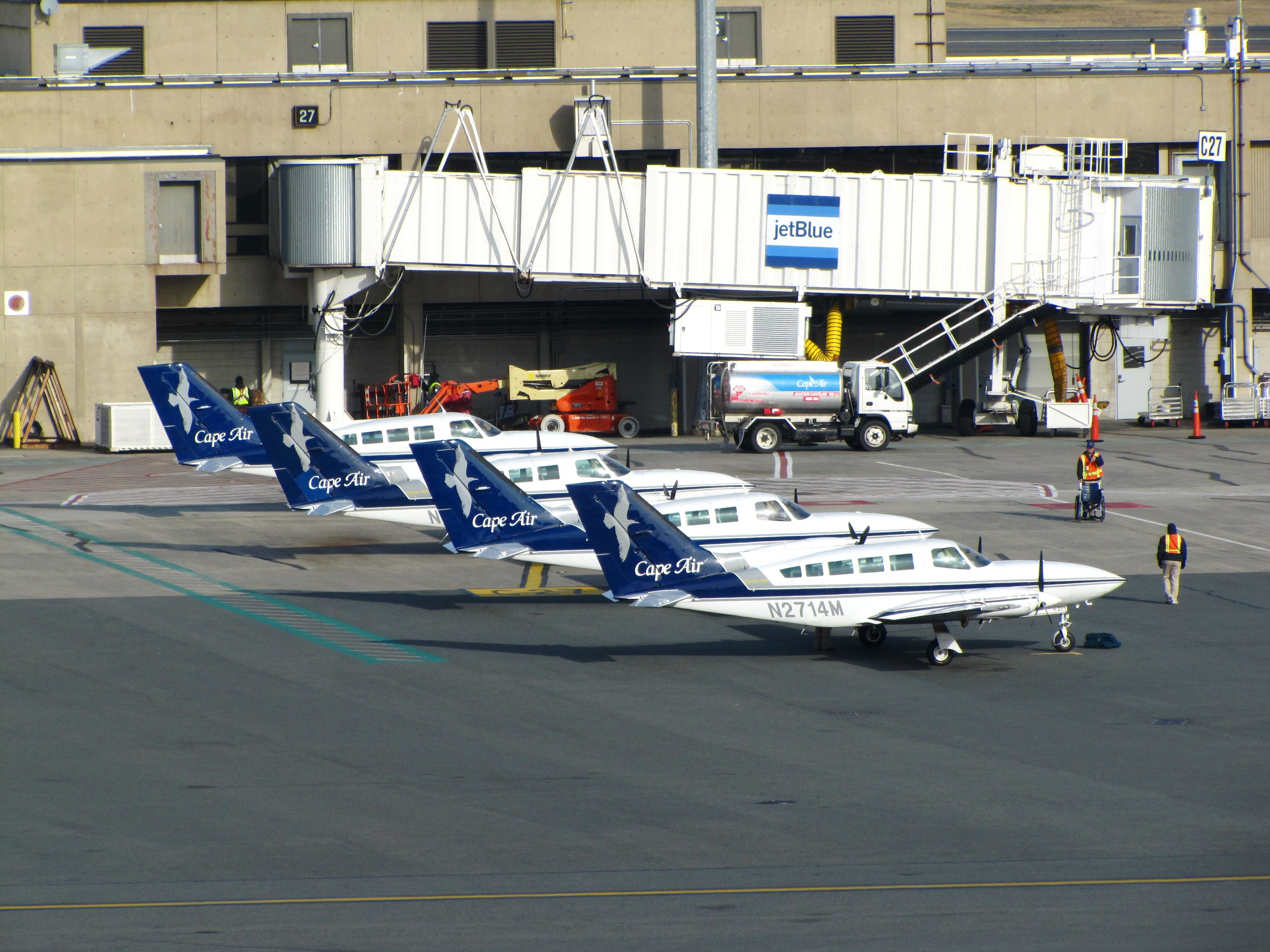 Cessna 402 (N2714M)