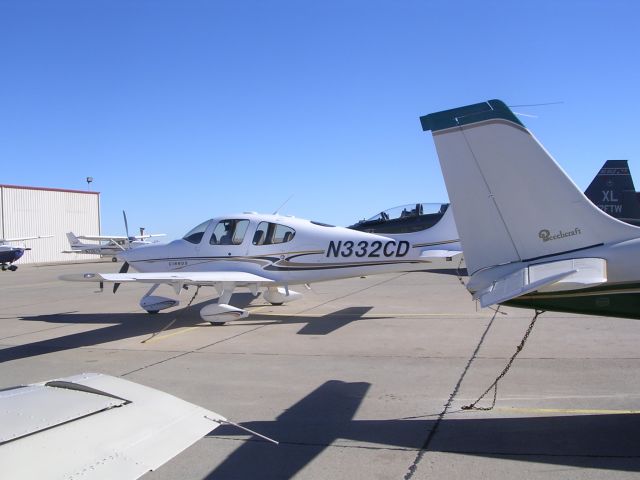 Cirrus SR-22 (N332CD)