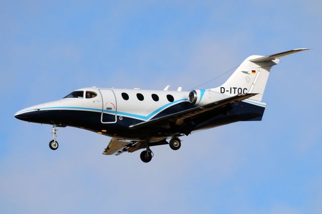 Beechcraft Premier 1 (D-ITOC) - Short final for runway 23 inbound from Tenerife Norte (GCXO /TFN).br /Stopover for refueling. Final destination Mönchengladbach Airport (EDLN / MGL).