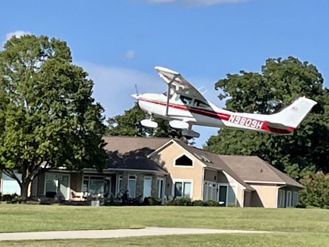 Cessna Skylane (N9809H)