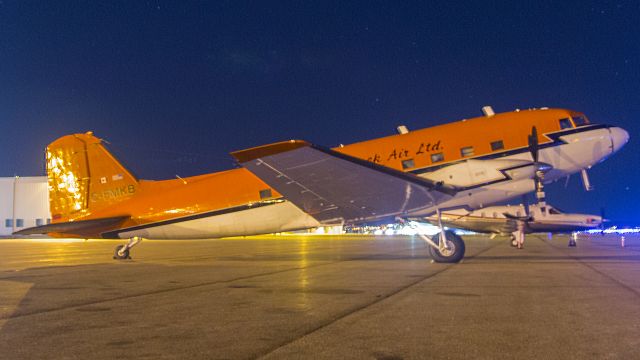 Douglas DC-3 (C-FMKB)