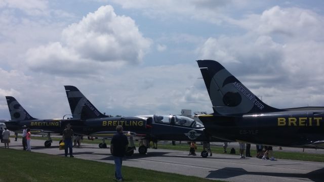 Aero L-39 Albatros (N678) - #6,7,& 8 of the Breitling Jet Team @ KFDKs 2015 Fly-in