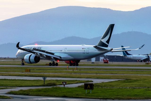 Airbus A350-900 (B-LRG)