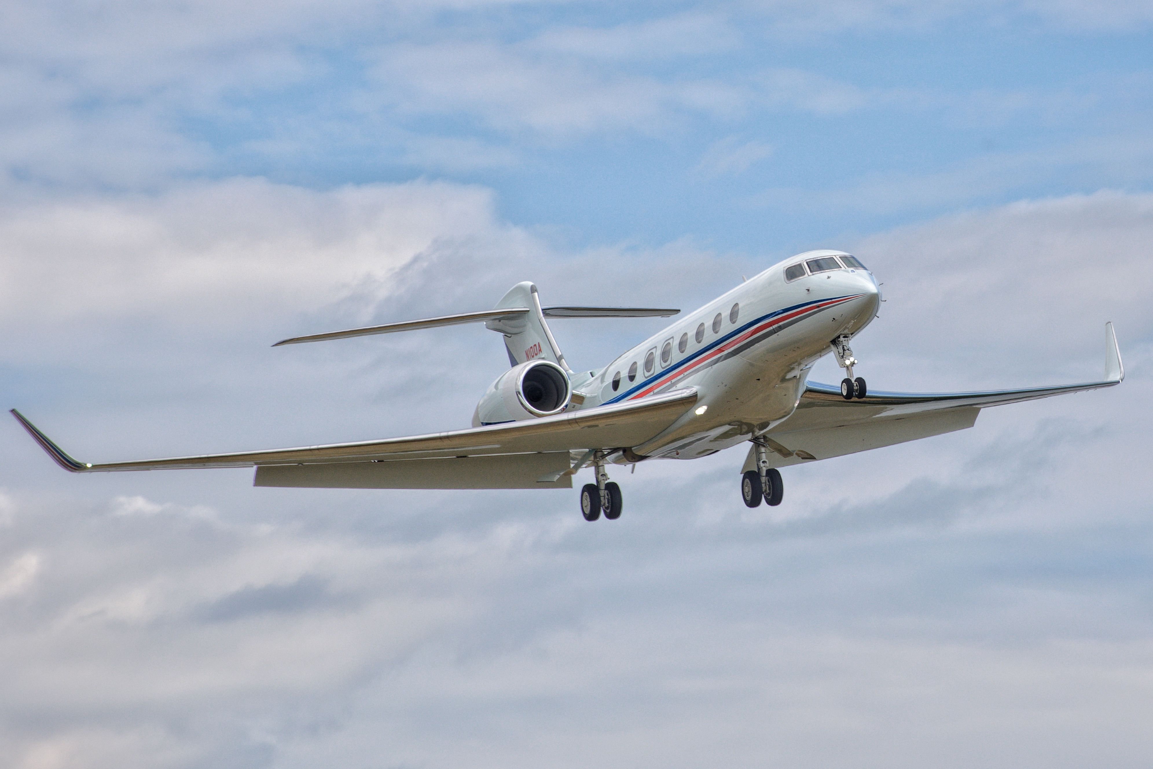 Gulfstream Aerospace Gulfstream G650 (N100A) - ExxonMobil G650ER lands at KDCA on 2019-09-26.br /br /Contact photographer reproduction(s).