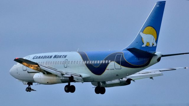 Boeing 737-200 (C-GOPW) - Arriving from Iqaluit (YFB/CYFB) just after sunset.