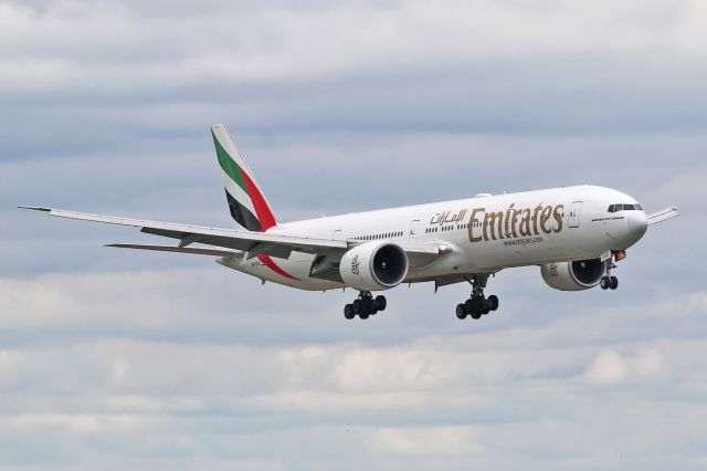 BOEING 777-300ER (A6-EGU) - EK17 approaching Manchester