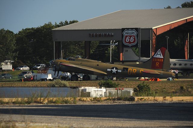 Boeing B-17 Flying Fortress (N93012)