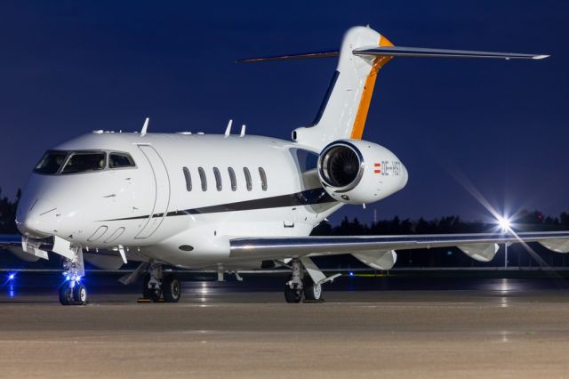 Canadair Challenger 350 (OE-HST)