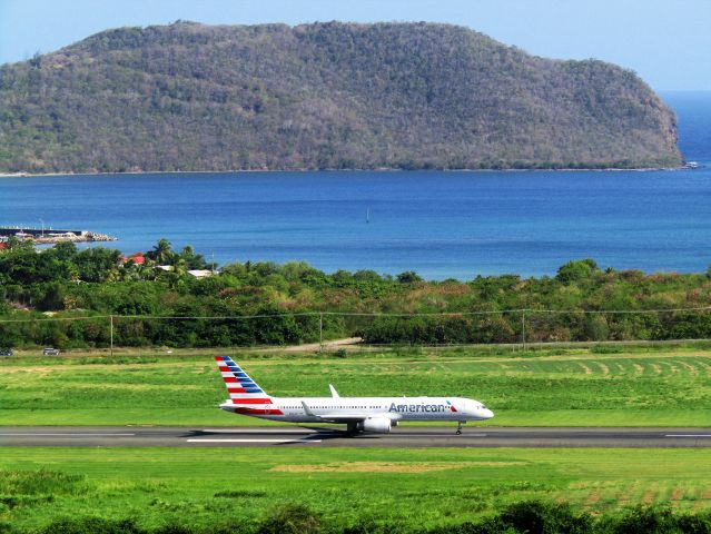 Boeing 757-200 (N186AN)