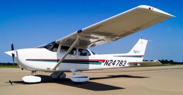 Cessna Skyhawk (N24783) - 2001 Cessna Skyhawk 172R