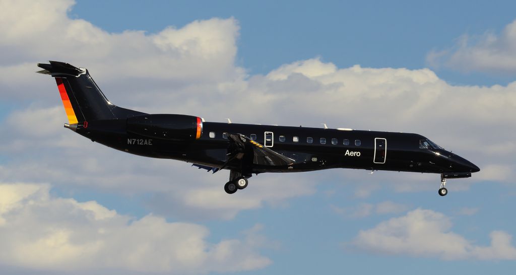 Embraer ERJ-135 (N712AE) - Aero's N712AE on s/final to RNO's 17L.  Arriving from SMF with Democratic VP candidate Tim Walz, who is making a second campaign visit to Reno.