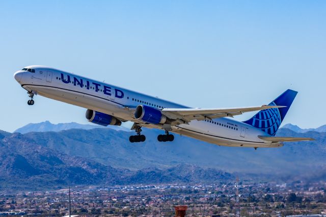 BOEING 767-400 (N76065) - A United Airlines 767-400 taking off from PHX on 2/24/23. Taken with a Canon R7 and Canon EF 100-400 ii lens.