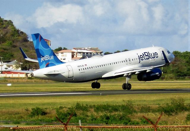 Airbus A320 (N805JB)