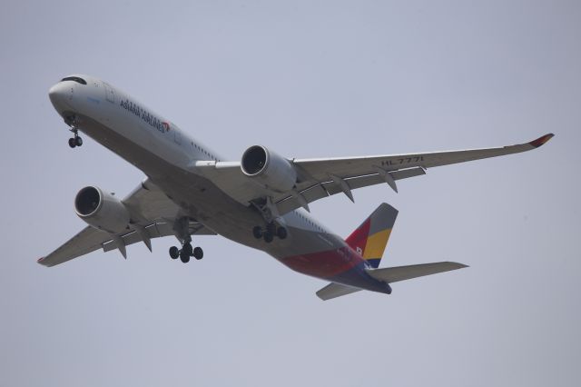 Airbus A350-900 (HL7771)