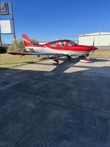Cirrus SR-22 (N35EC)