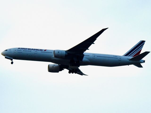 BOEING 777-300ER (F-GSQC) - AFR6 CDG-JFK