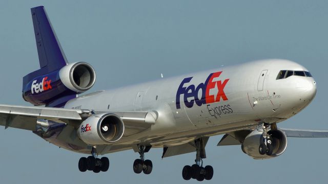 Boeing MD-11 (N609FE) - 22 approach.