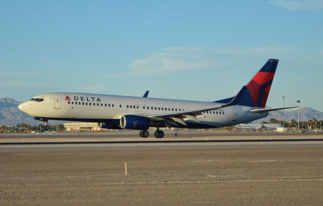 Boeing 737-800 (N373DA)