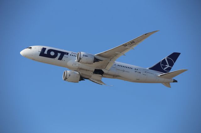 Boeing 787-8 (SP-LRB)