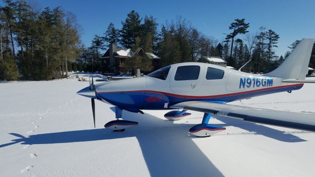 Cessna 350 (N916GM)