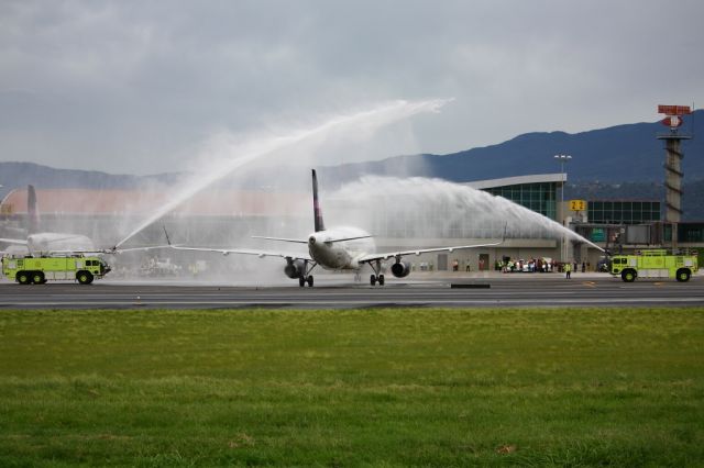 Airbus A320 (N526VL)