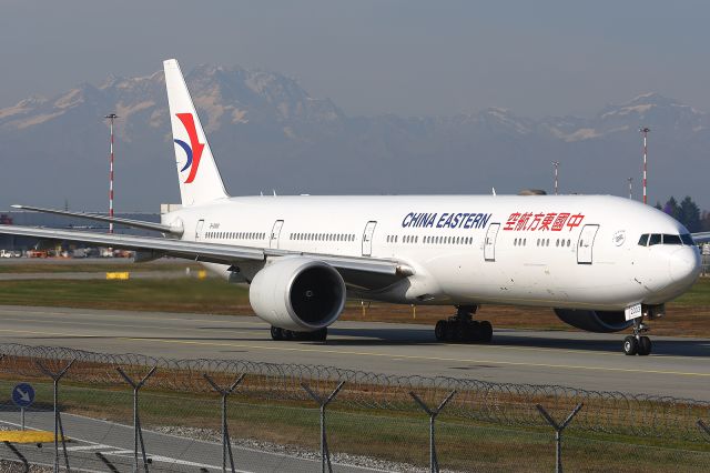 Boeing 777-200 (B-2003)