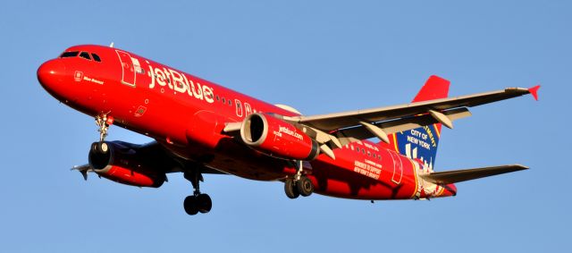 Airbus A320 (N615JB)