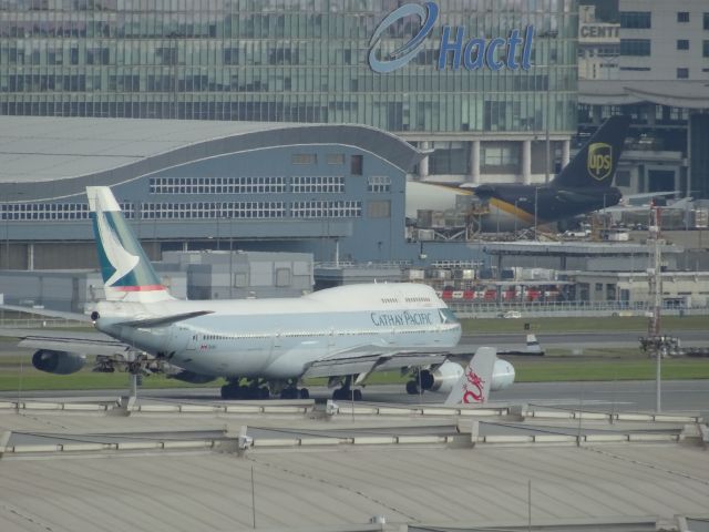 Boeing 747-400 (B-HUI)