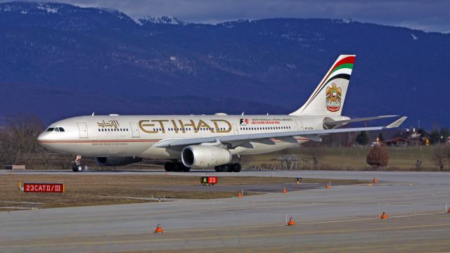 Airbus A330-200 (A6-EYM) - Imminent take-off rnw 22/04.