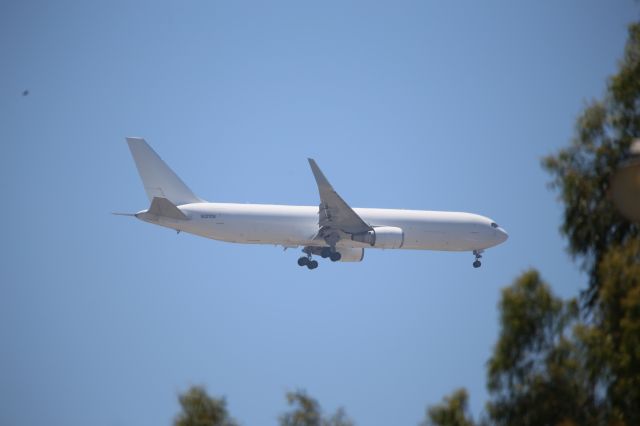 BOEING 767-300 (N321CM)