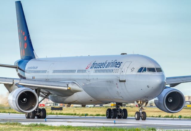 Airbus A330-300 (OO-SFO)