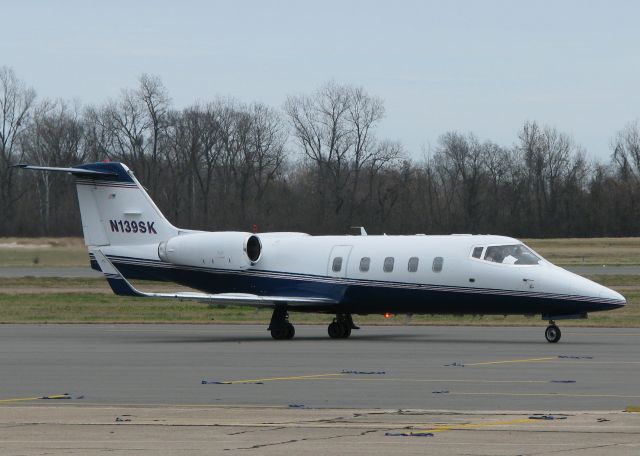 Learjet 55 (N139SK) - Just landed at Downtown Shreveport.